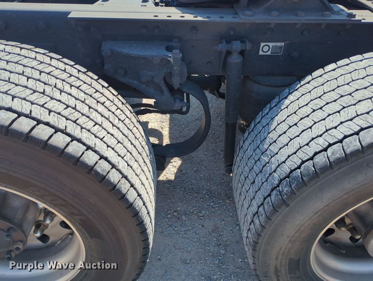 image for item MY9954 2020 Kenworth T680  semi truck