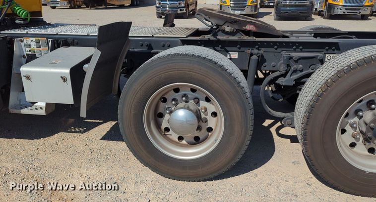 image for item MY9954 2020 Kenworth T680  semi truck