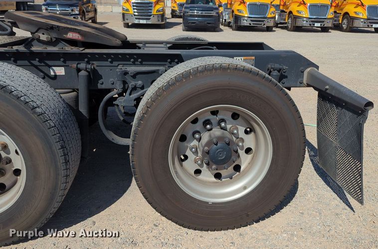 image for item MY9954 2020 Kenworth T680  semi truck