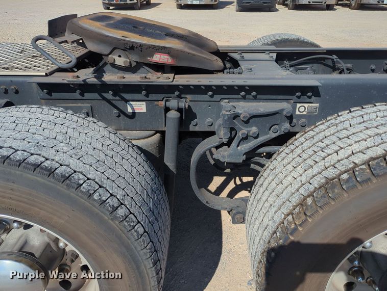 image for item MY9954 2020 Kenworth T680  semi truck