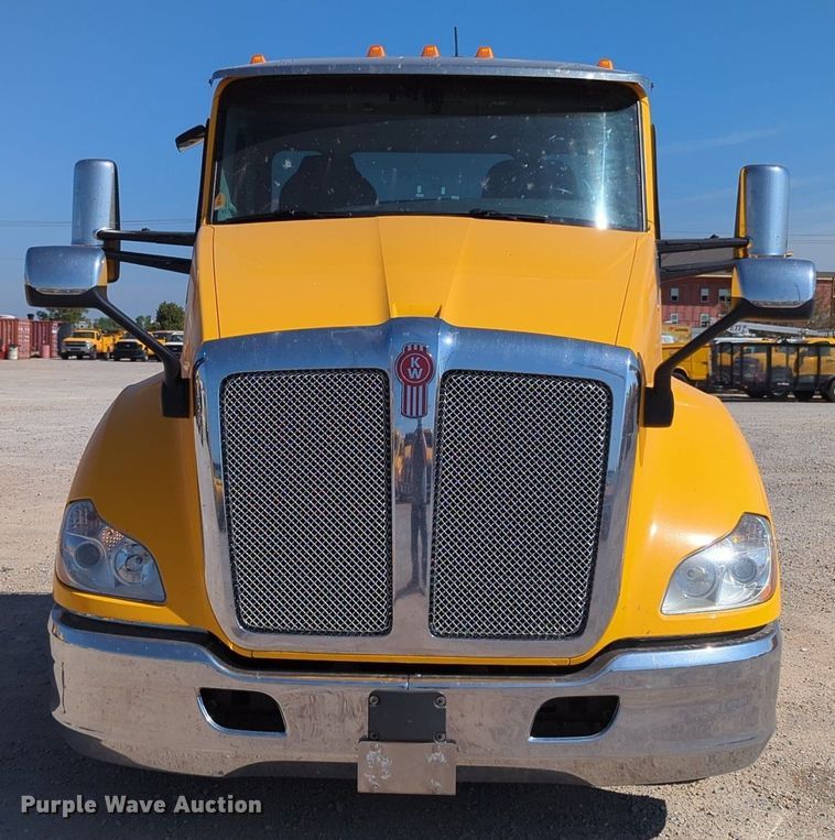 image for item MY9955 2020 Kenworth T680  semi truck