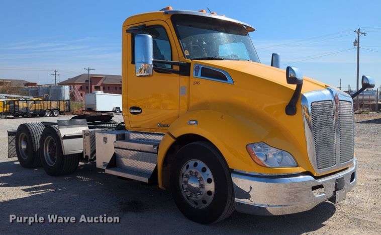 image for item MY9955 2020 Kenworth T680  semi truck