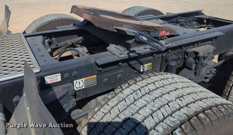 image for item MY9955 2020 Kenworth T680  semi truck