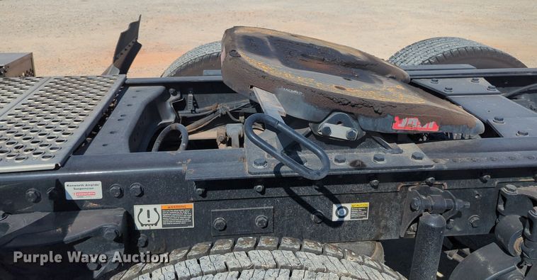 image for item MY9955 2020 Kenworth T680  semi truck