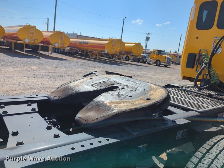 image for item MY9955 2020 Kenworth T680  semi truck