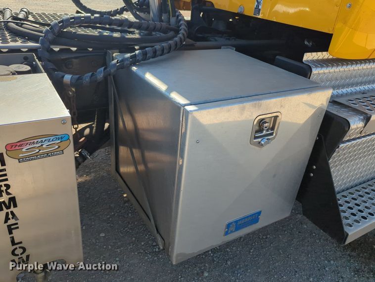 image for item MY9955 2020 Kenworth T680  semi truck