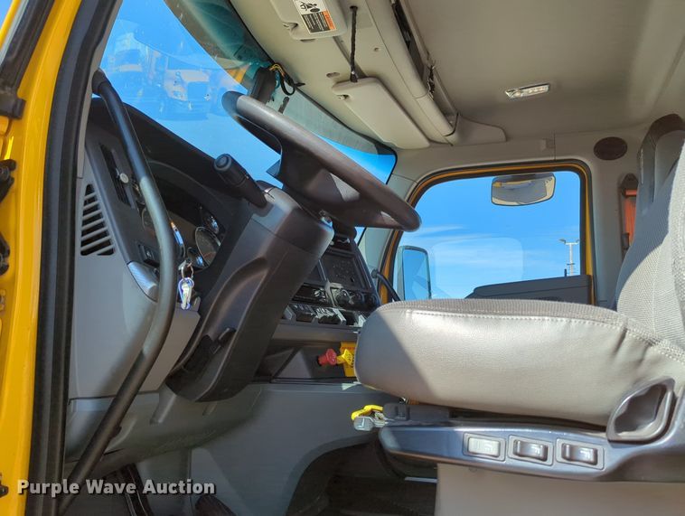 image for item MY9955 2020 Kenworth T680  semi truck