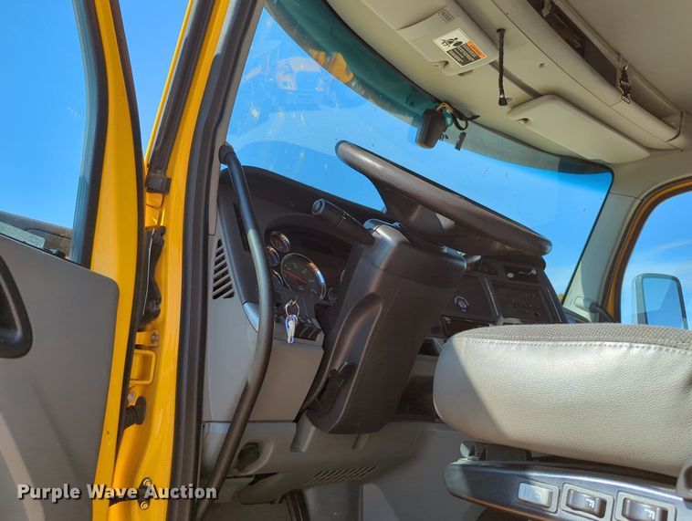 image for item MY9955 2020 Kenworth T680  semi truck