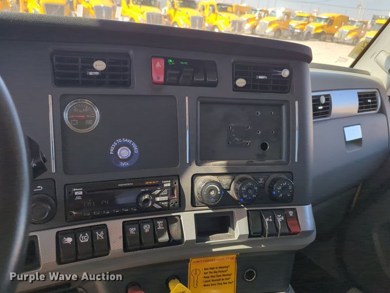 image for item MY9955 2020 Kenworth T680  semi truck