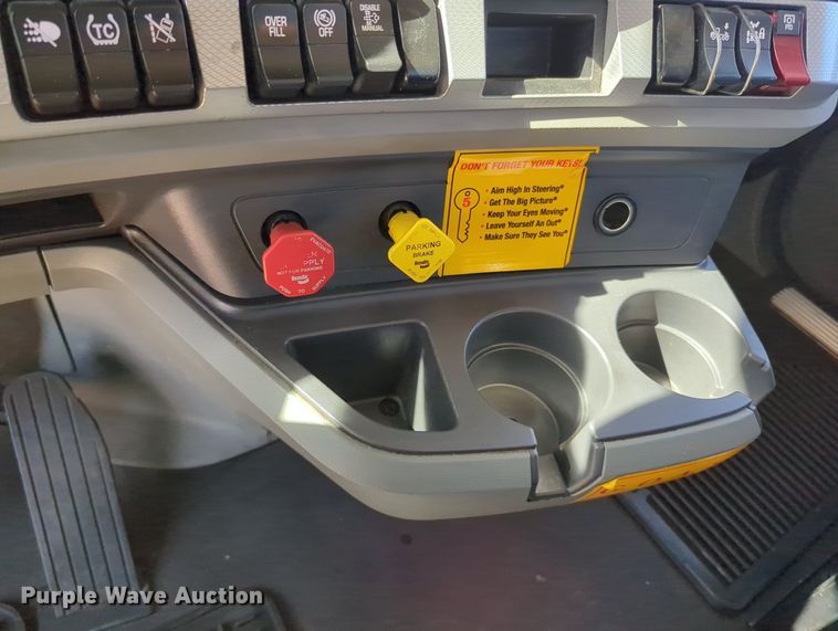 image for item MY9955 2020 Kenworth T680  semi truck