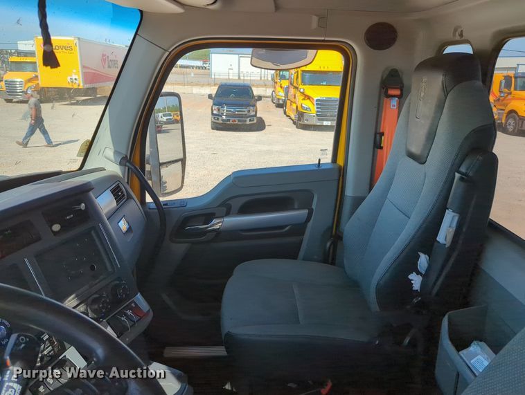image for item MY9955 2020 Kenworth T680  semi truck