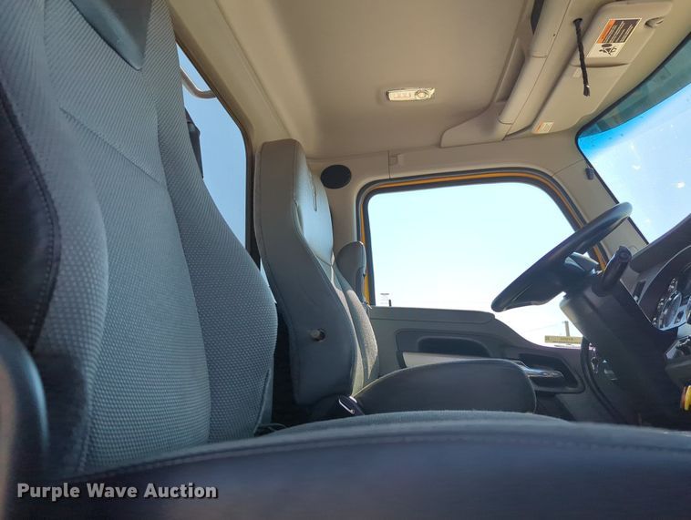 image for item MY9955 2020 Kenworth T680  semi truck