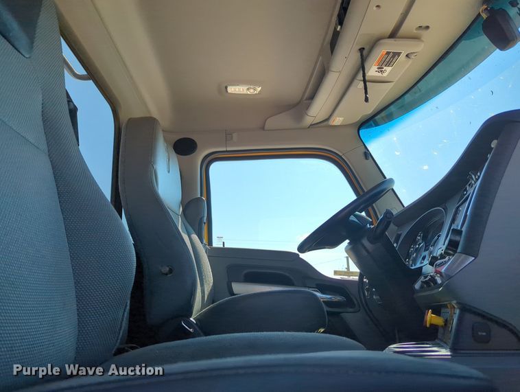 image for item MY9955 2020 Kenworth T680  semi truck