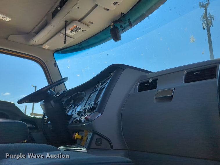 image for item MY9955 2020 Kenworth T680  semi truck