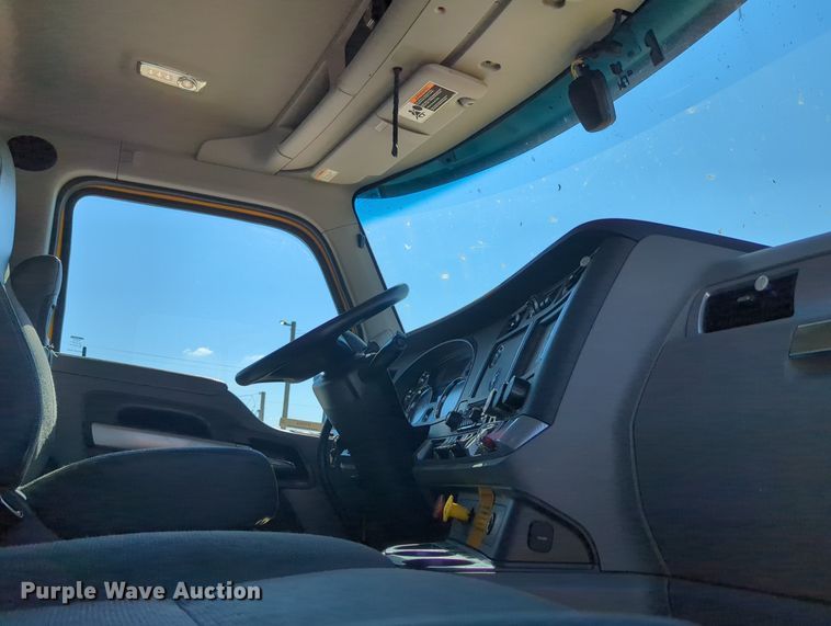 image for item MY9955 2020 Kenworth T680  semi truck