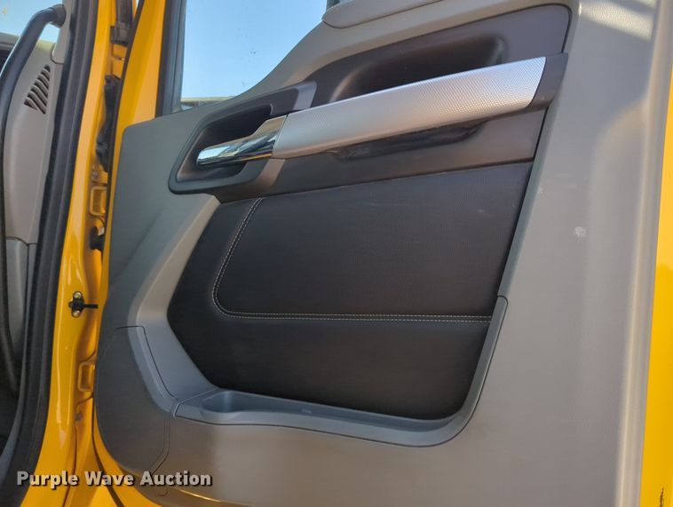 image for item MY9955 2020 Kenworth T680  semi truck