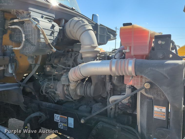 image for item MY9955 2020 Kenworth T680  semi truck