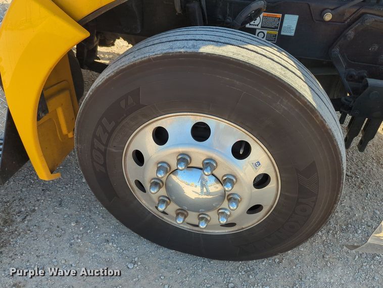 image for item MY9955 2020 Kenworth T680  semi truck