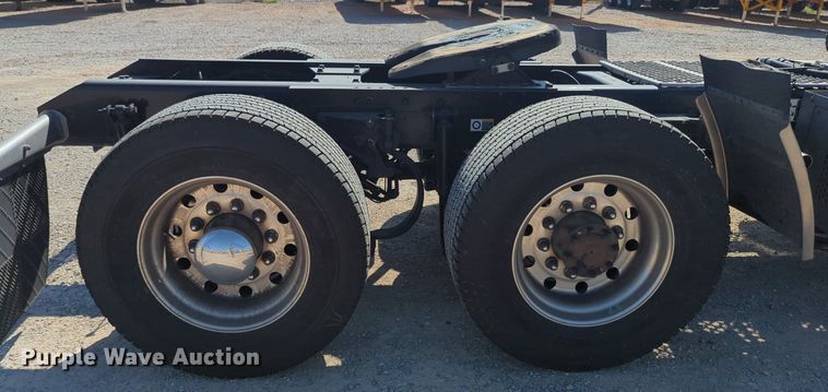 image for item MY9955 2020 Kenworth T680  semi truck