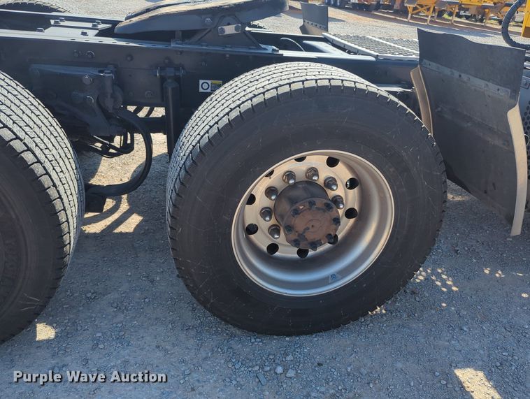 image for item MY9955 2020 Kenworth T680  semi truck