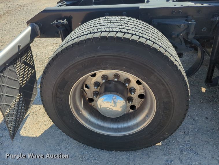 image for item MY9955 2020 Kenworth T680  semi truck