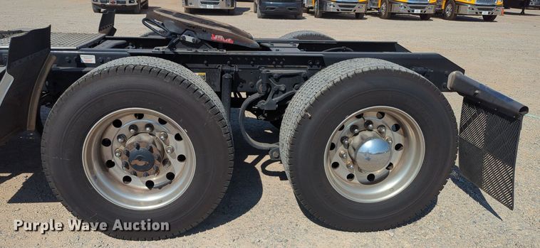 image for item MY9955 2020 Kenworth T680  semi truck