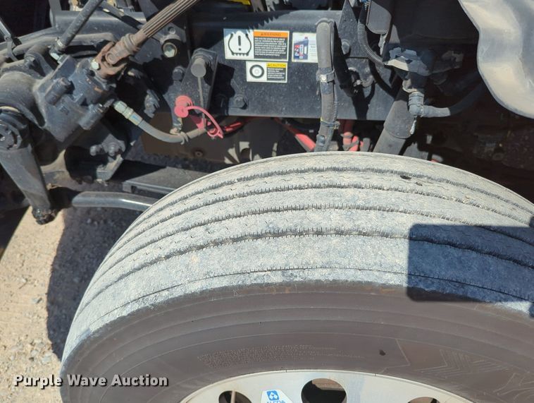 image for item MY9955 2020 Kenworth T680  semi truck