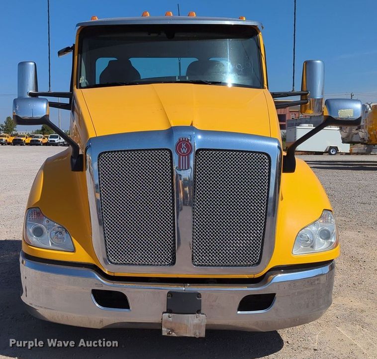 image for item MY9956 2020 Kenworth T680 semi truck