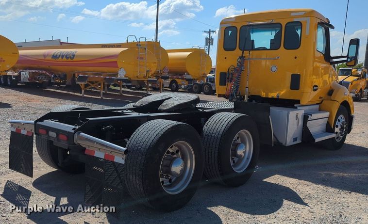 image for item MY9956 2020 Kenworth T680 semi truck