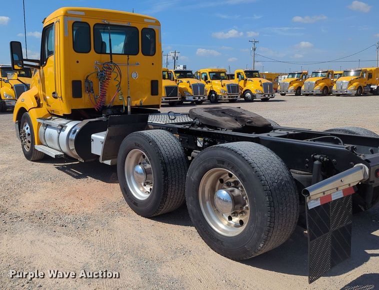 image for item MY9956 2020 Kenworth T680 semi truck