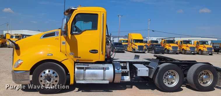 image for item MY9956 2020 Kenworth T680 semi truck