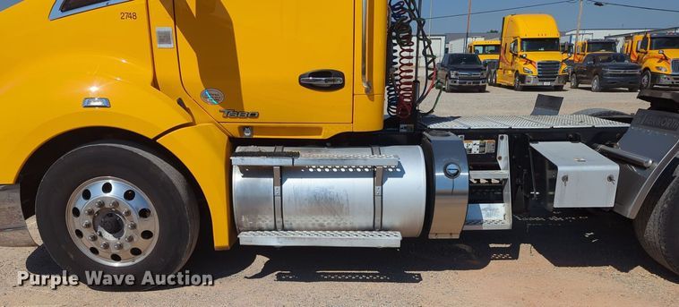 image for item MY9956 2020 Kenworth T680 semi truck