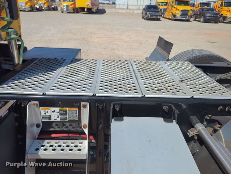 image for item MY9956 2020 Kenworth T680 semi truck