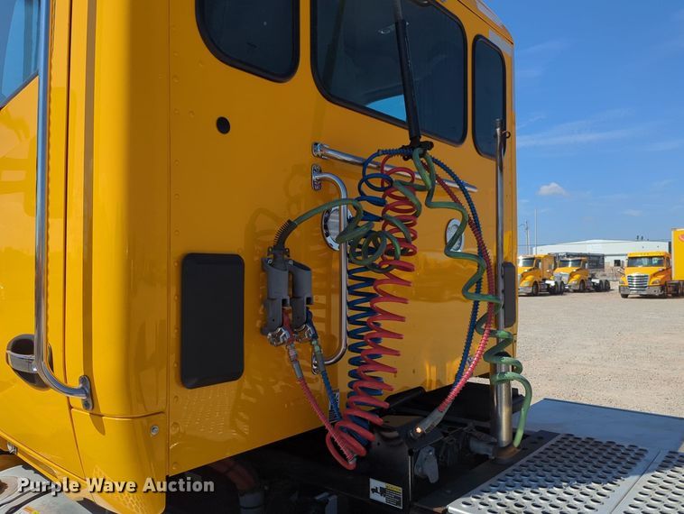 image for item MY9956 2020 Kenworth T680 semi truck