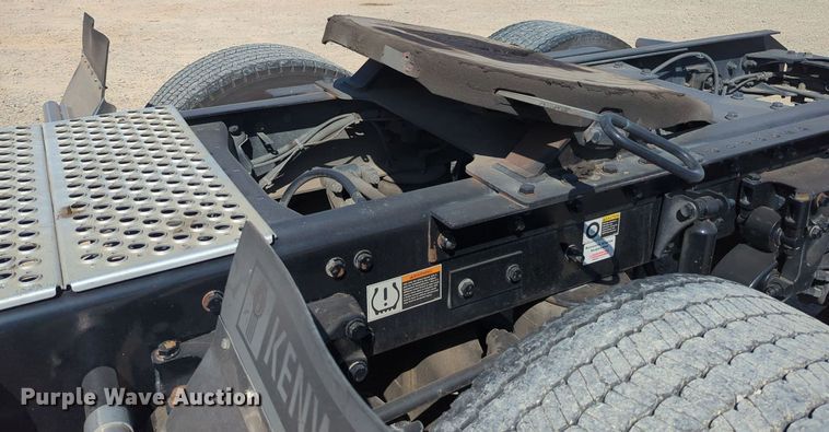 image for item MY9956 2020 Kenworth T680 semi truck