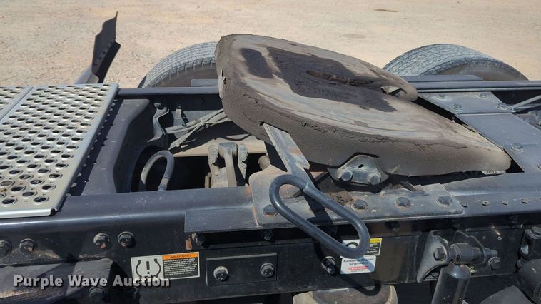 image for item MY9956 2020 Kenworth T680 semi truck