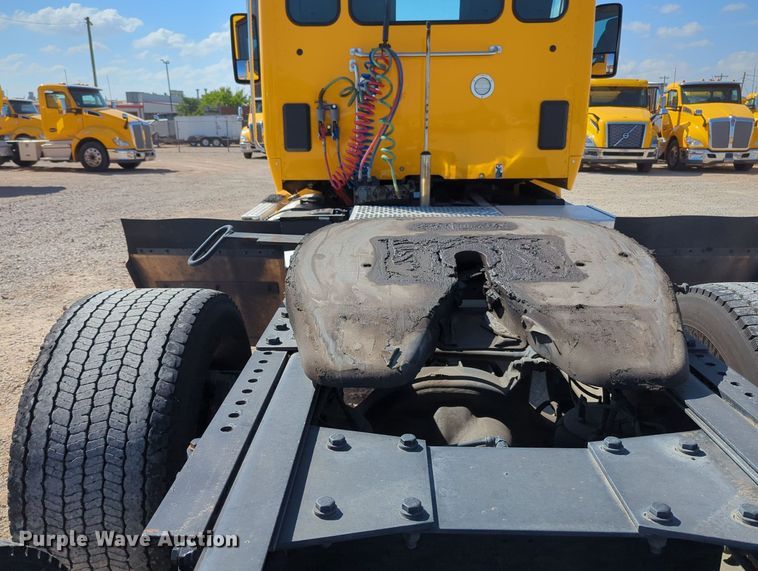 image for item MY9956 2020 Kenworth T680 semi truck