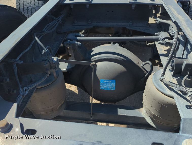 image for item MY9956 2020 Kenworth T680 semi truck