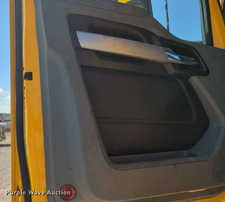 image for item MY9956 2020 Kenworth T680 semi truck