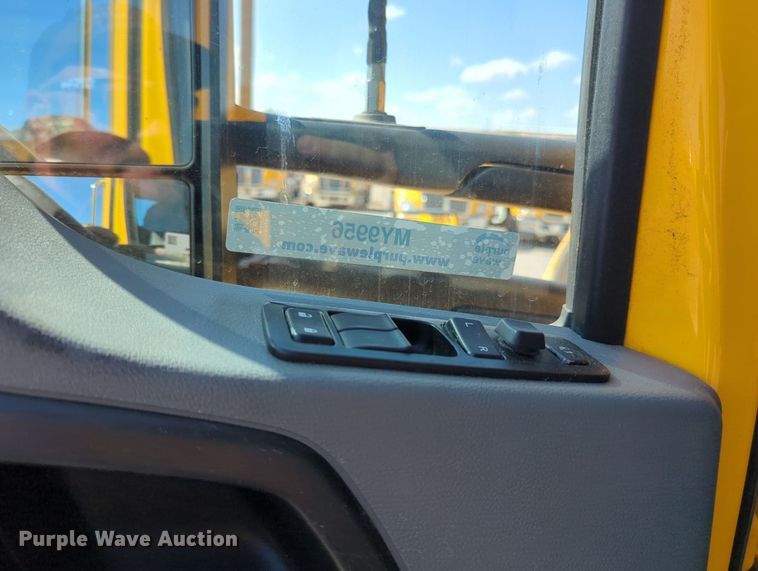 image for item MY9956 2020 Kenworth T680 semi truck