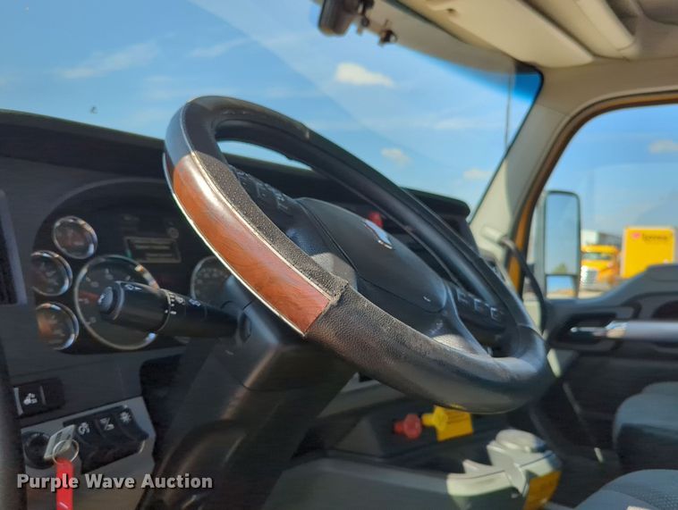 image for item MY9956 2020 Kenworth T680 semi truck