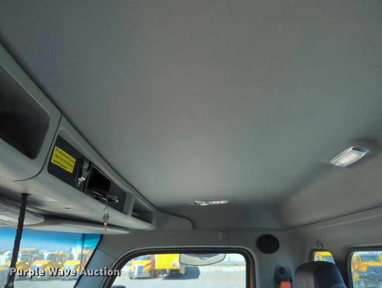 image for item MY9956 2020 Kenworth T680 semi truck