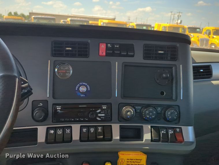 image for item MY9956 2020 Kenworth T680 semi truck