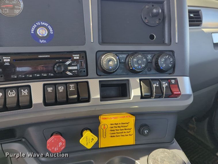 image for item MY9956 2020 Kenworth T680 semi truck