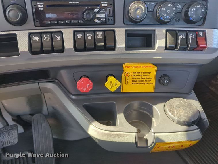 image for item MY9956 2020 Kenworth T680 semi truck