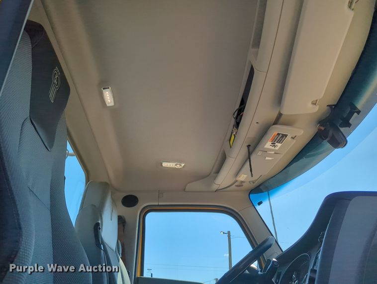 image for item MY9956 2020 Kenworth T680 semi truck