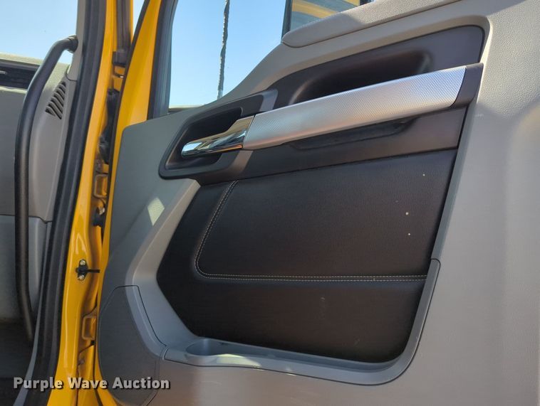 image for item MY9956 2020 Kenworth T680 semi truck