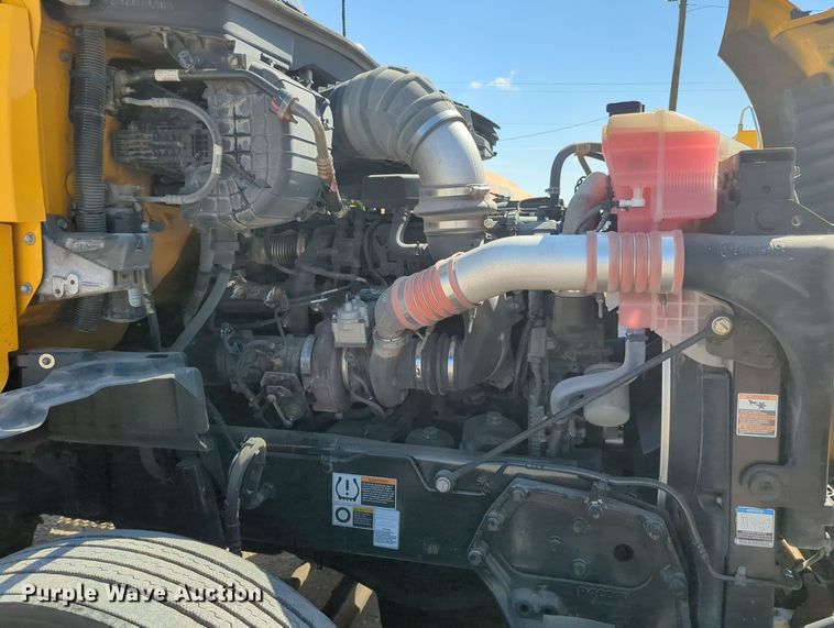 image for item MY9956 2020 Kenworth T680 semi truck