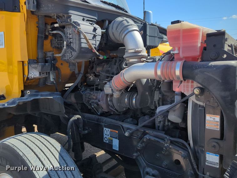 image for item MY9956 2020 Kenworth T680 semi truck