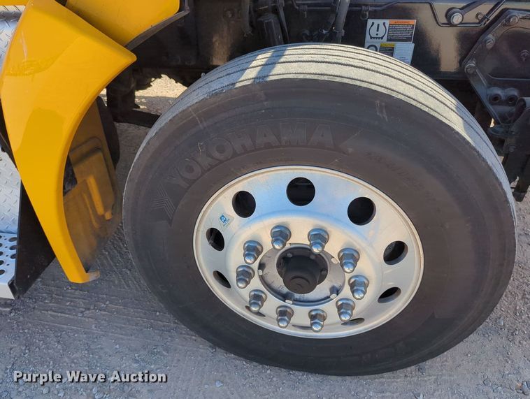 image for item MY9956 2020 Kenworth T680 semi truck